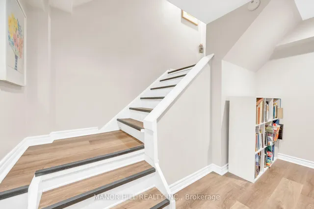 Additional image 27 of 72 Lacewood Cres