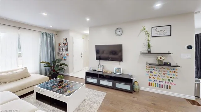 Additional image 5 of 6 Adler Ave