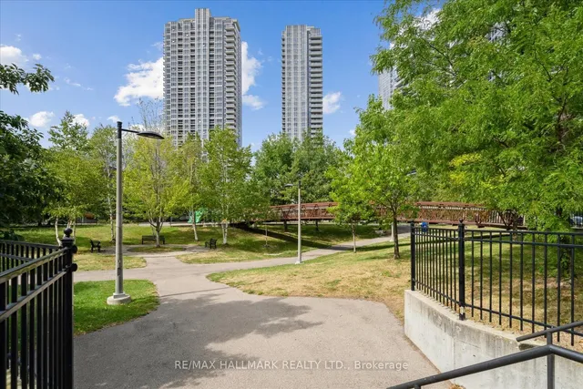 Additional image 16 of 125 Village Green Sq Unit 3006