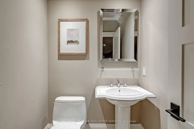 Additional image 38 of 253 Rossmore Blvd