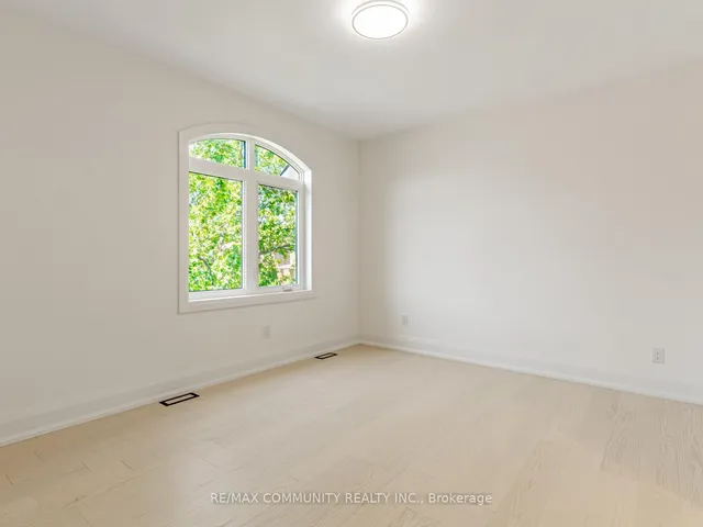 Additional image 32 of 43 Sugarbush Sq