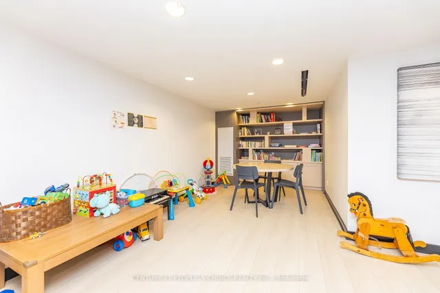 Additional image 41 of 51 East Liberty St Unit 2215