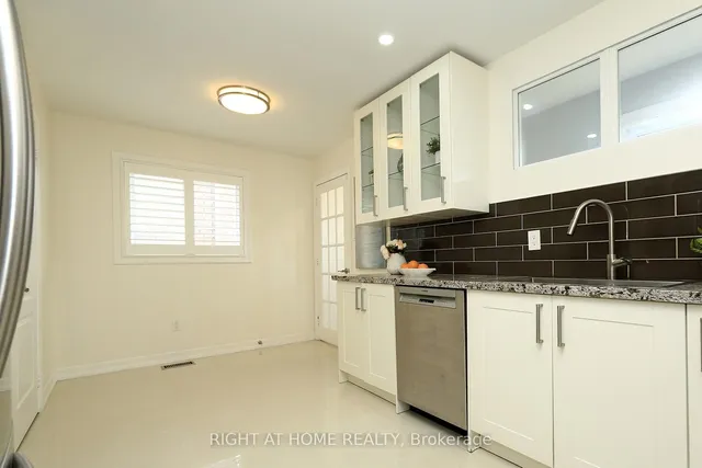 Additional image 19 of 28 Legend Lane