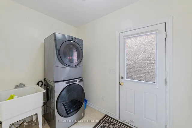 Additional image 21 of 18 Regis Circ