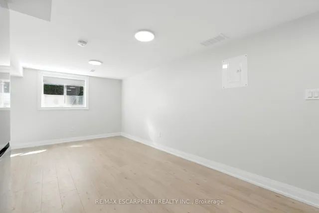 Additional image 42 of 929 UPPER OTTAWA St