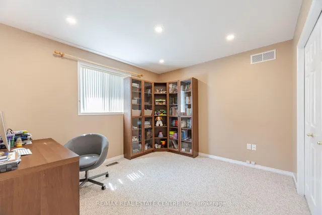 Additional image 28 of 35 Pantano Dr