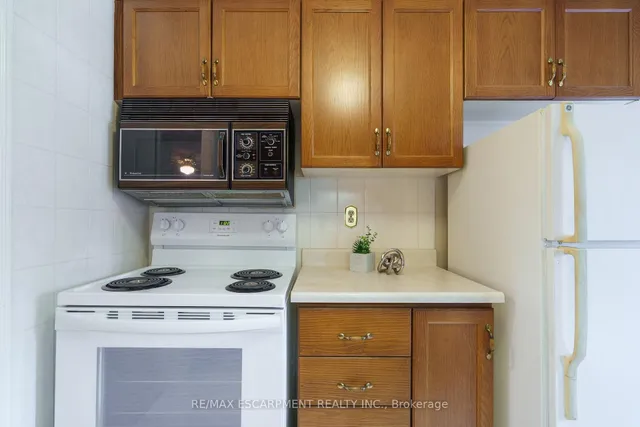 Additional image 13 of 416 LIMERIDGE Rd Unit 213