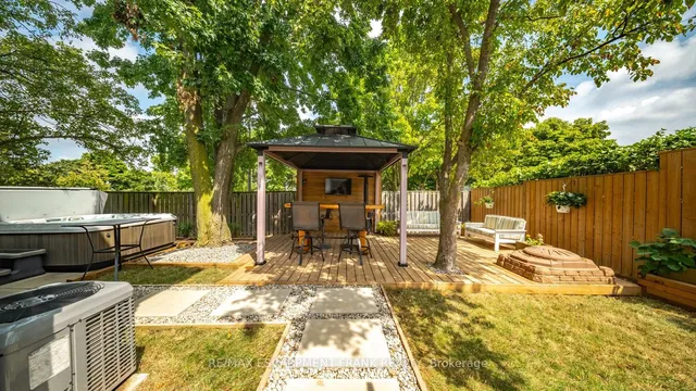 Additional image 31 of 1 YORKDALE Cres