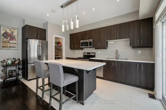 Additional image 12 of 215 Dundas St Unit 9