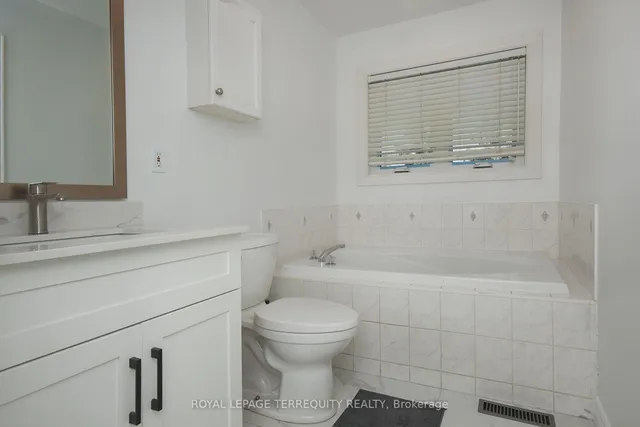 Additional image 12 of 902 Ledbury Cres