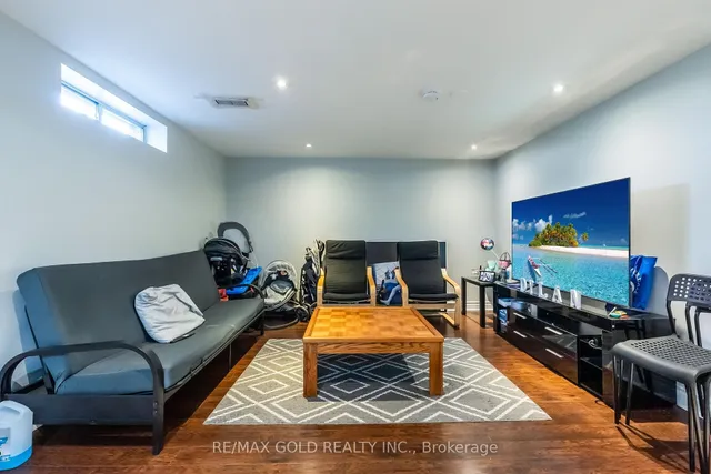 Additional image 42 of 52 Paradelle Cres