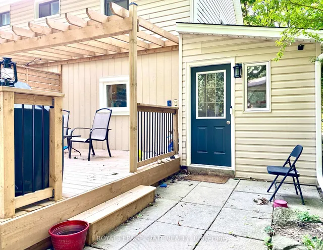 Additional image 17 of 358 Dundas St