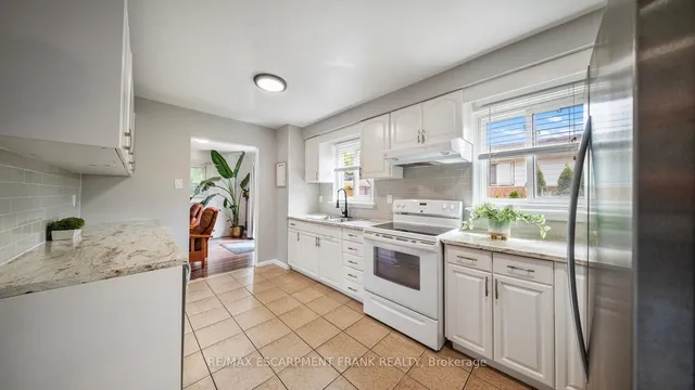 Additional image 11 of 1 YORKDALE Cres