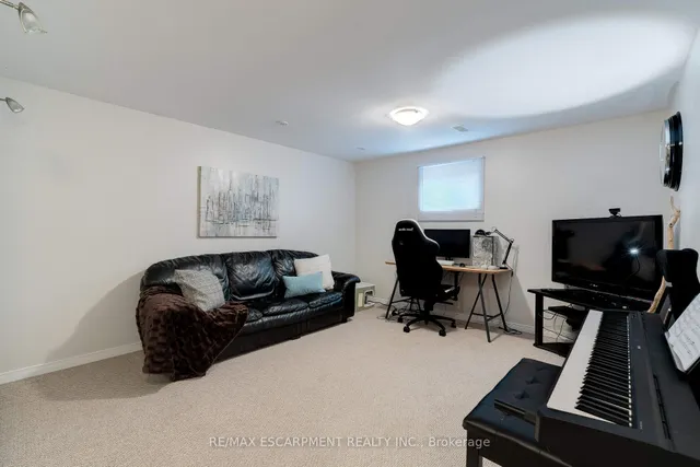 Additional image 18 of 26 Madoc St