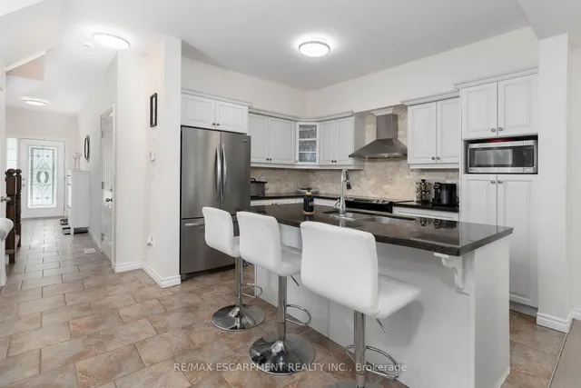 Additional image 7 of 345 Glancaster Rd Unit 14