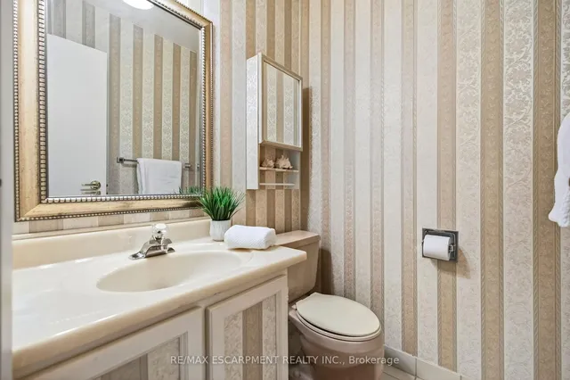 Additional image 21 of 1552 Kerns Rd Unit 4