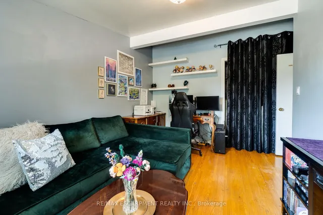 Additional image 22 of 17 RONALDSHAY Ave