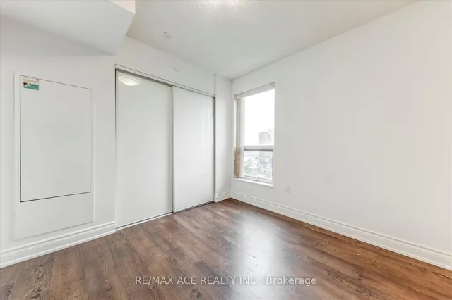 Additional image 10 of 275 Village Green Sq Unit 1323