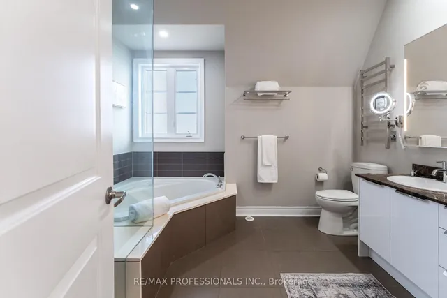 Additional image 31 of 1812 Burnhamthorpe Rd Unit 1