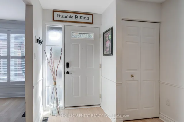 Additional image 7 of 1560 Kerns Rd Unit 5