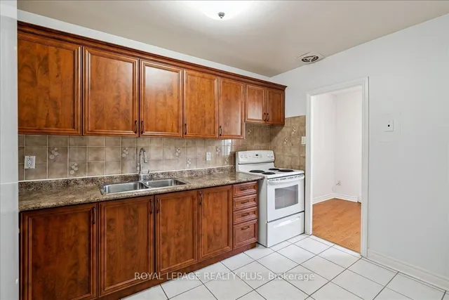 Additional image 16 of 1660 Bloor St Unit 102