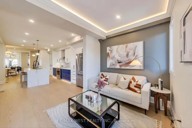 Additional image 9 of 21 Rolyat St