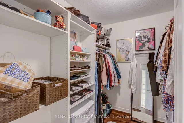 Additional image 23 of 1560 Kerns Rd Unit 5