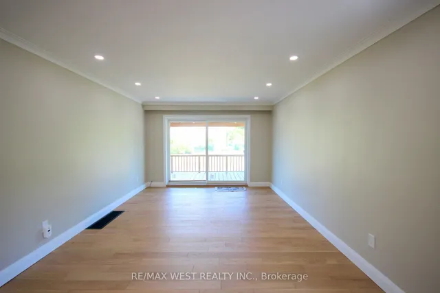 Additional image 10 of 7139 Darcel Ave