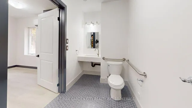 Additional image 25 of 23 Warren Ave