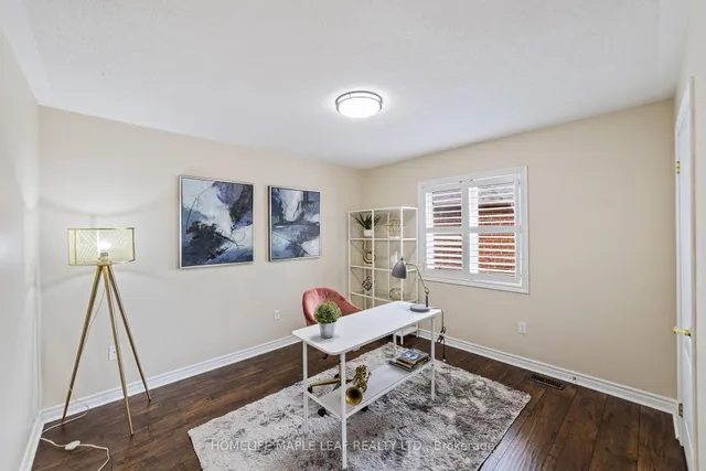 Additional image 31 of 18 Regis Circ