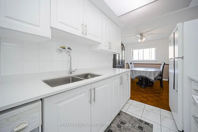 Additional image 23 of 28 Lincoln Crt