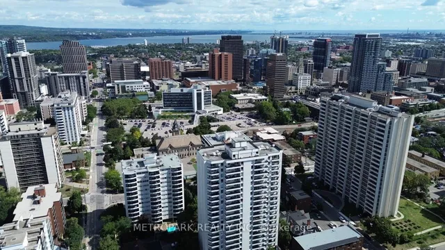 Additional image 40 of 85 Robinson St Unit 102