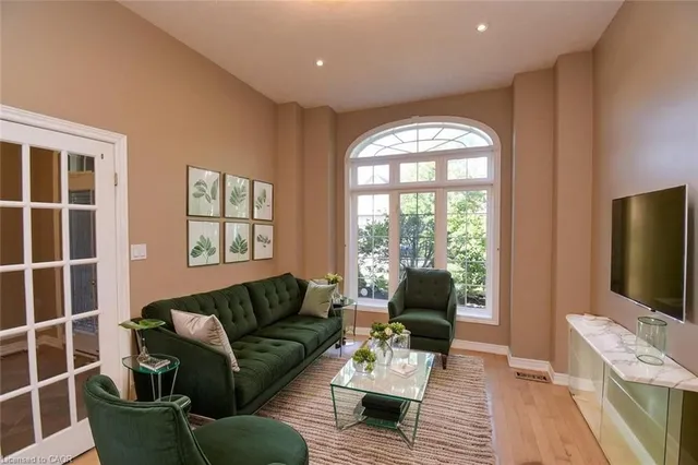 Additional image 10 of 43 Lowinger Ave