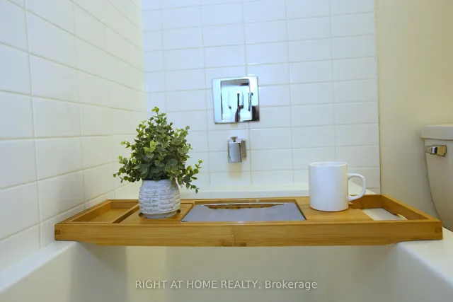 Additional image 27 of 330 Richmond St Unit 210