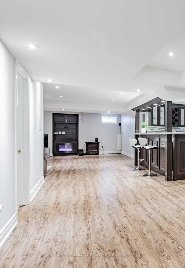 Additional image 5 of 170 Maxwell St Unit T