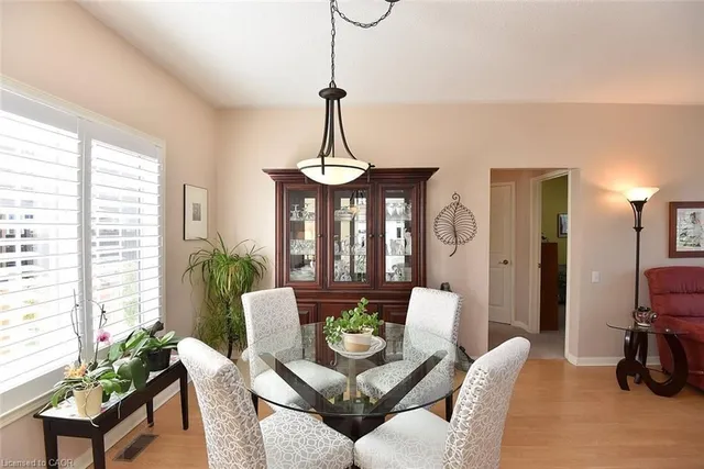 Additional image 12 of 137 Silverbirch Blvd