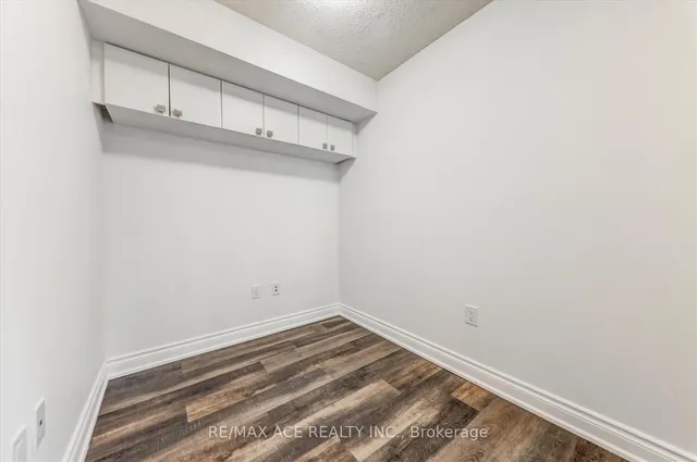 Additional image 11 of 275 Village Green Sq Unit 1323