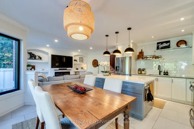 Additional image 19 of 2448 Capilano Cres