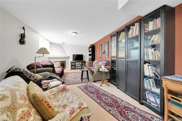 Additional image 28 of 1 Renata Crt