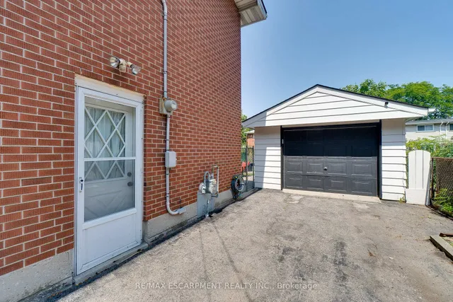 Additional image 30 of 17 RONALDSHAY Ave