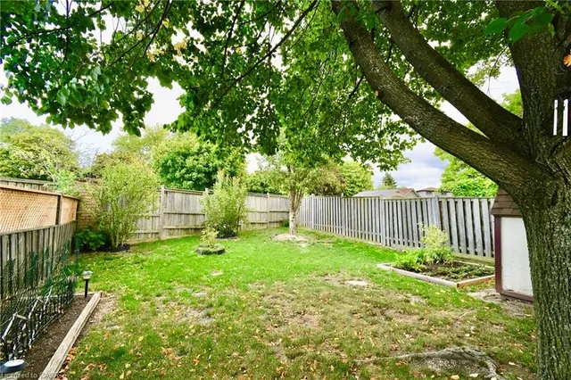 Additional image 32 of 40 Lyton Cres