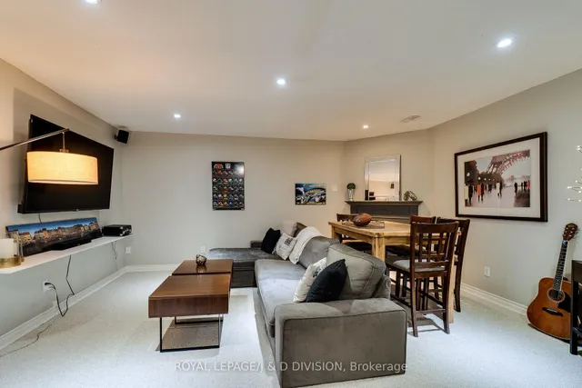 Additional image 36 of 2448 Capilano Cres