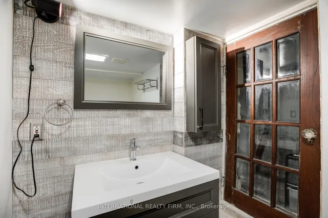 Additional image 48 of 109 Monarch Park Ave