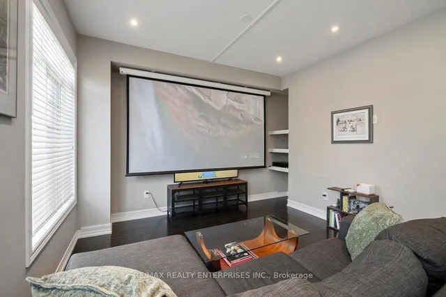 Additional image 41 of 215 Dundas St Unit 9