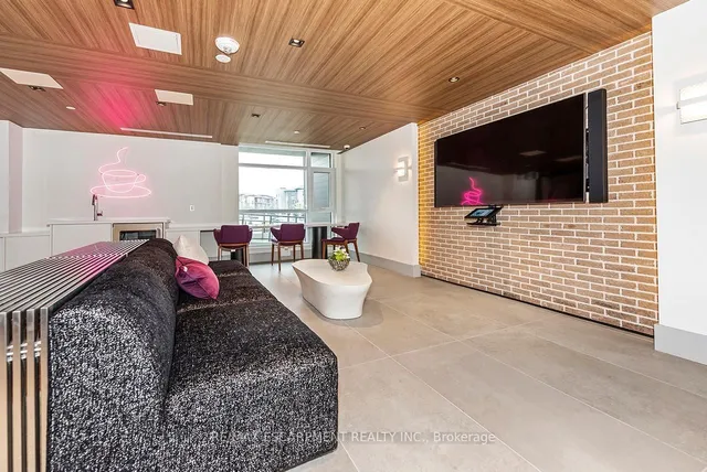 Additional image 33 of 600 North Service Rd Unit 606