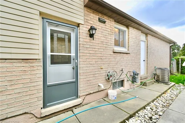 Additional image 31 of 40 Lyton Cres