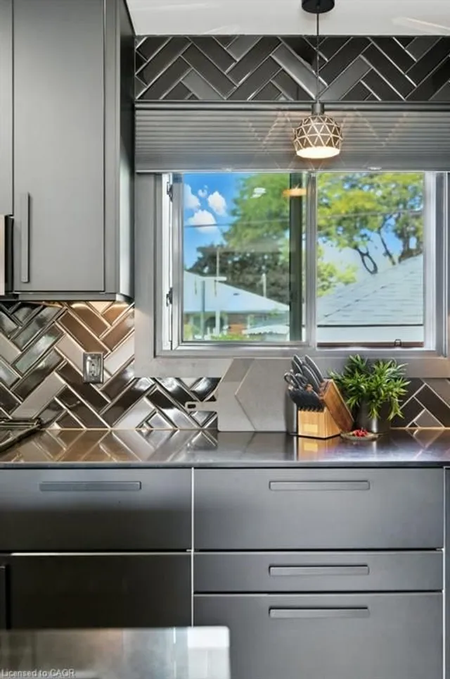 Additional image 28 of 30 Cloke Crt