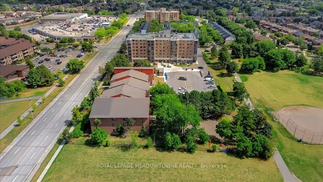 Additional image 32 of 836 Greycedar Cres