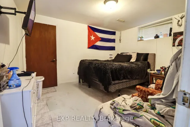 Additional image 24 of 28 Poinsettia Pl