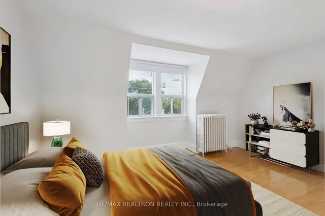 Additional image 43 of 10 Coxwell Ave